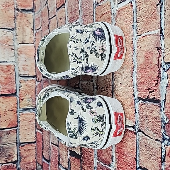 VANS CLASSIC SLIP ON FLORAL PRINT SHOES,  WOMANS SIZE 6.5 GUC - Picture 8 of 12